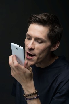 Денис Котельников, актер, фотомодель для рекламы мобильного телефона